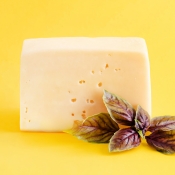 Сир твердий "Пряжене молоко", ваговий