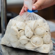 Пельмені зі свининою, вагові